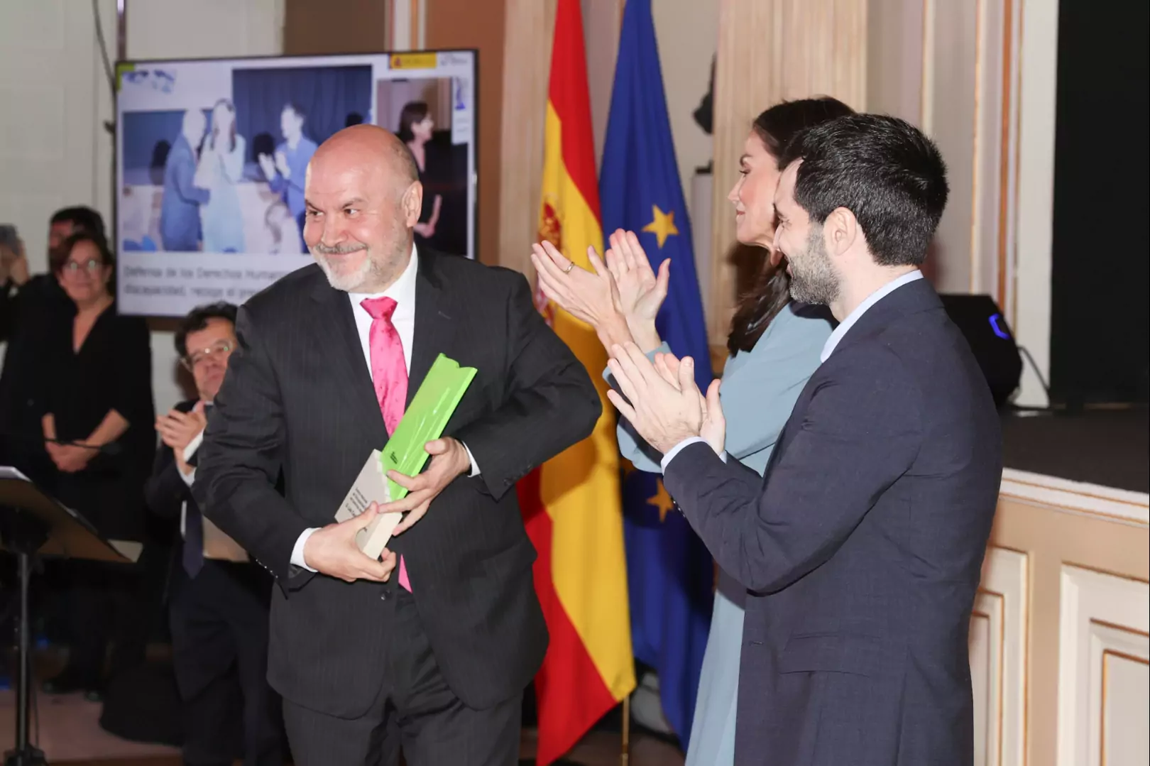 Imagen de la entrega del premio a Luis Cayo Pérez Bueno © Casa de S.M. el Rey
